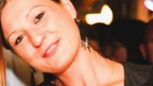 Contromano in autostrada, si schianta contro un’altra auto: Daniela muore a 47 anni e lascia 3 figli