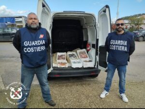 Pesce non tracciato, 125 chili sequestrati dalla Guardia Costiera. Venduto anche su internet