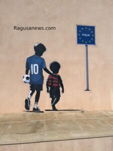 Immigrati a Pozzallo, nella notte spunta un murale