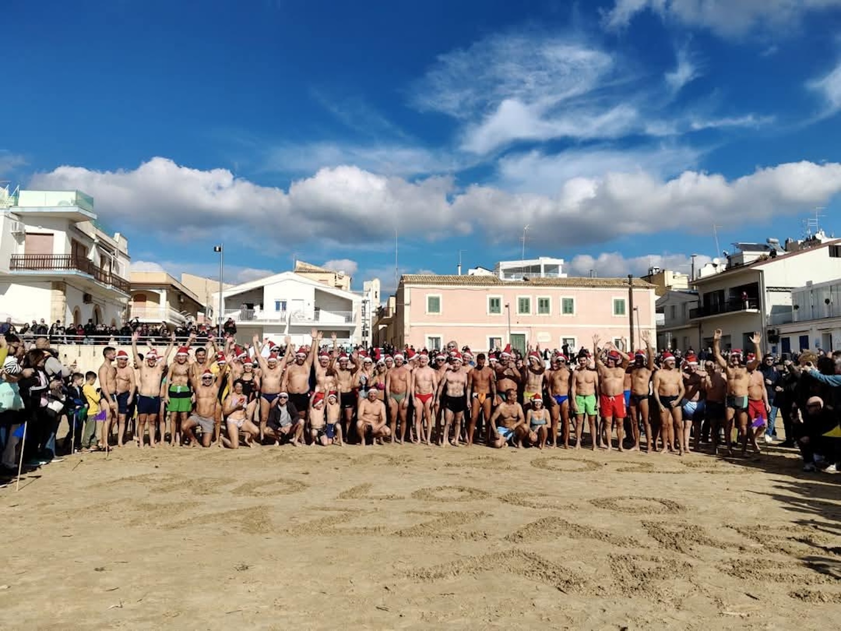 Bagno di capodanno, Marina di Ragusa sfida Marina di Modica. VIDEO