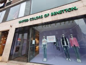 Benetton, la chiusura di 100 negozi in Italia nel 2024