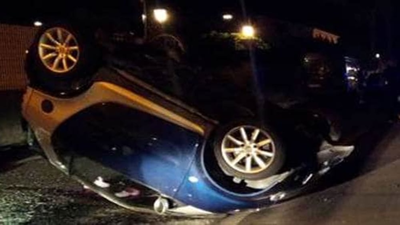 Ragusa, Smart si ribalta la notte di capodanno in corso Italia. L’uomo alla guida era ubriaco