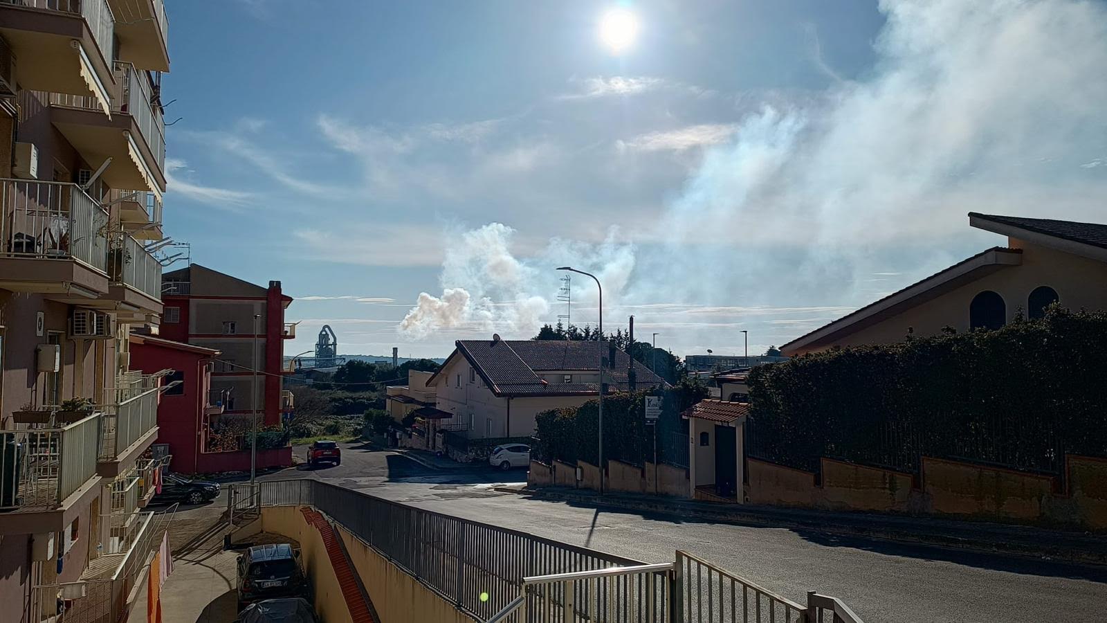 I fumi degli impianti industriali a Ragusa. VIDEO