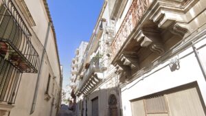 Modica, allarme in centro storico per la presunta perdita di gas metano
