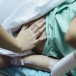 Parto gemellare in campeggio, muore uno dei due gemelli, genitori rifiutano soccorsi