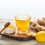 Acqua calda, zenzero e miele, la bevanda per star bene e in salute