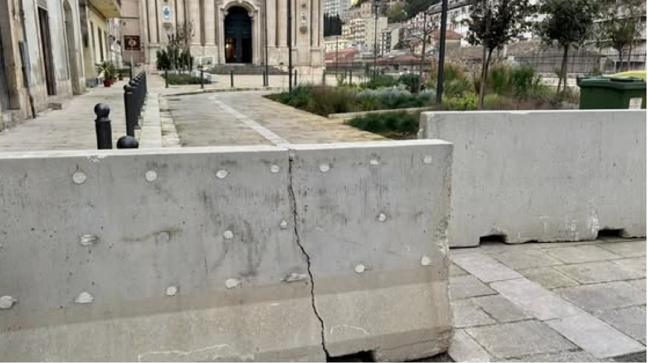 Modica, chiusa la piazzetta antistante la chiesa delle Grazie. Il parroco è contrario