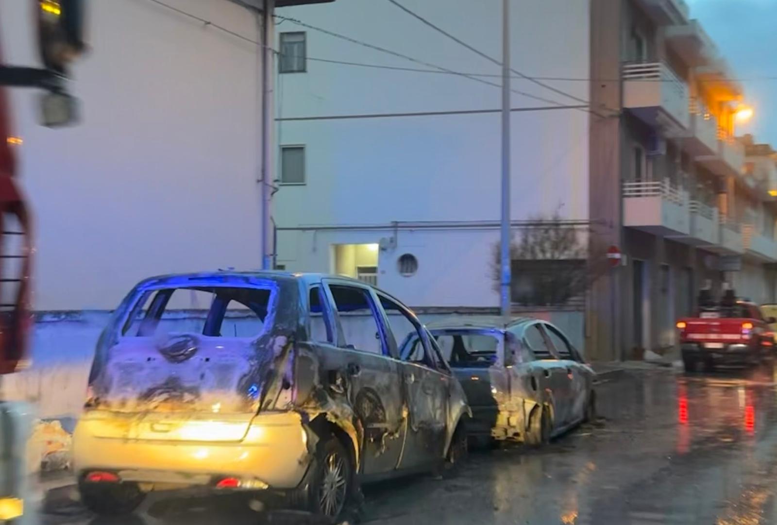 Incendiate due auto a Pozzallo
