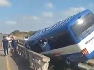 Un minibus esce di strada a Cuba, a bordo 8 italiani: morte due persone