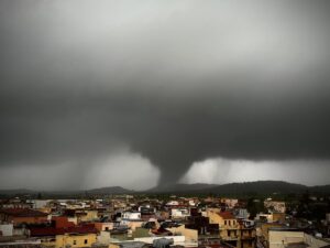 Ecco il ciclone tunisino Gabri: tromba d'aria a Noto e Avola