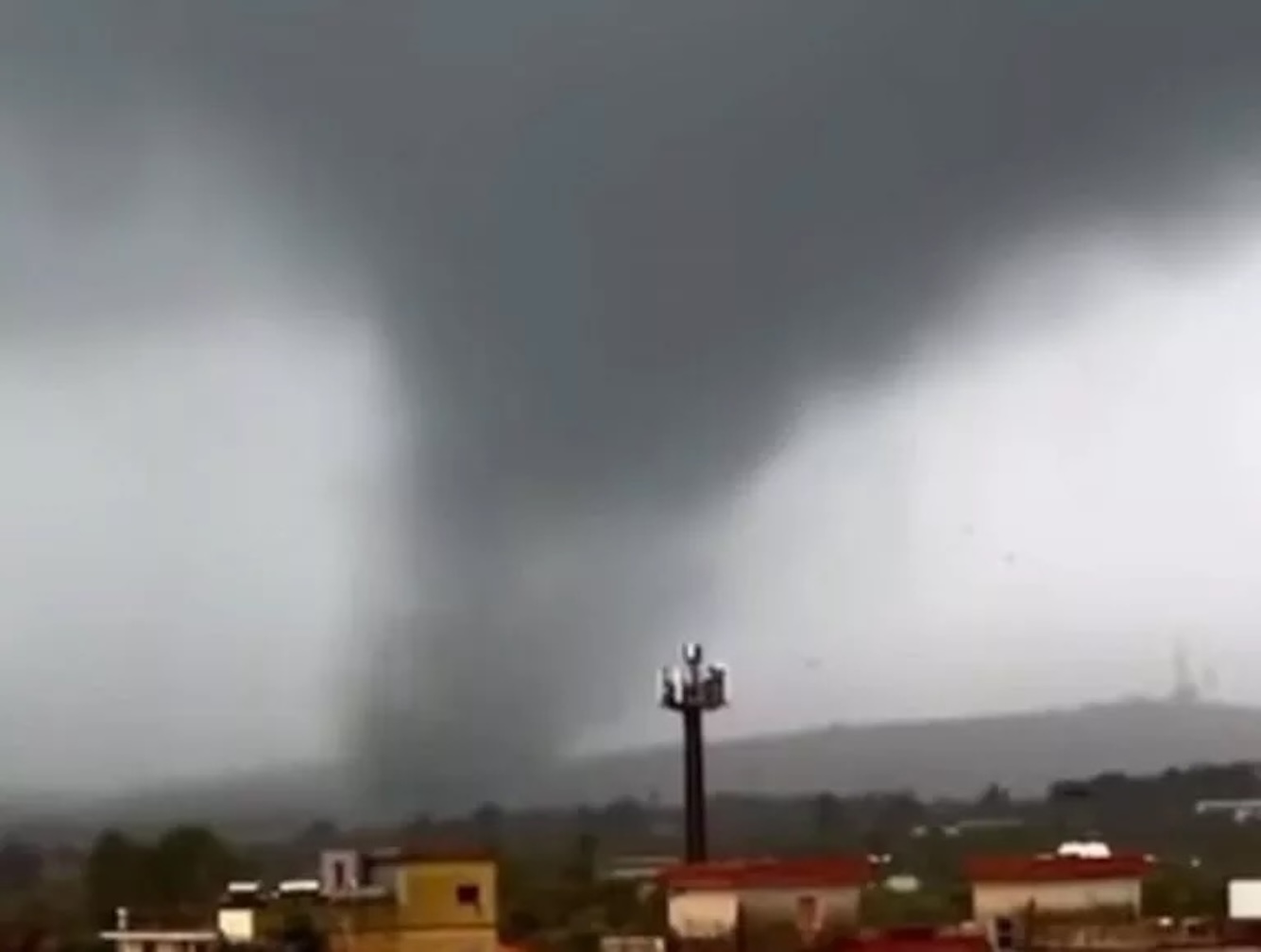 Ciclone, 2 VIDEO della tromba d’aria su Avola e Noto