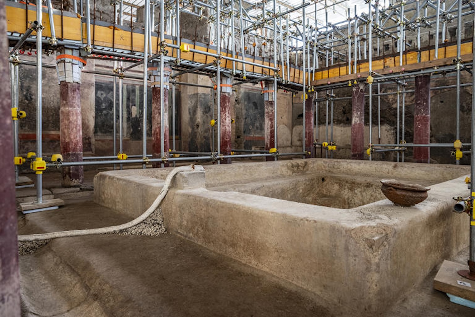 Pompei, scoperte terme private accanto alla sala dei banchetti Pompei, scoperte terme private accanto alla sala dei banchetti