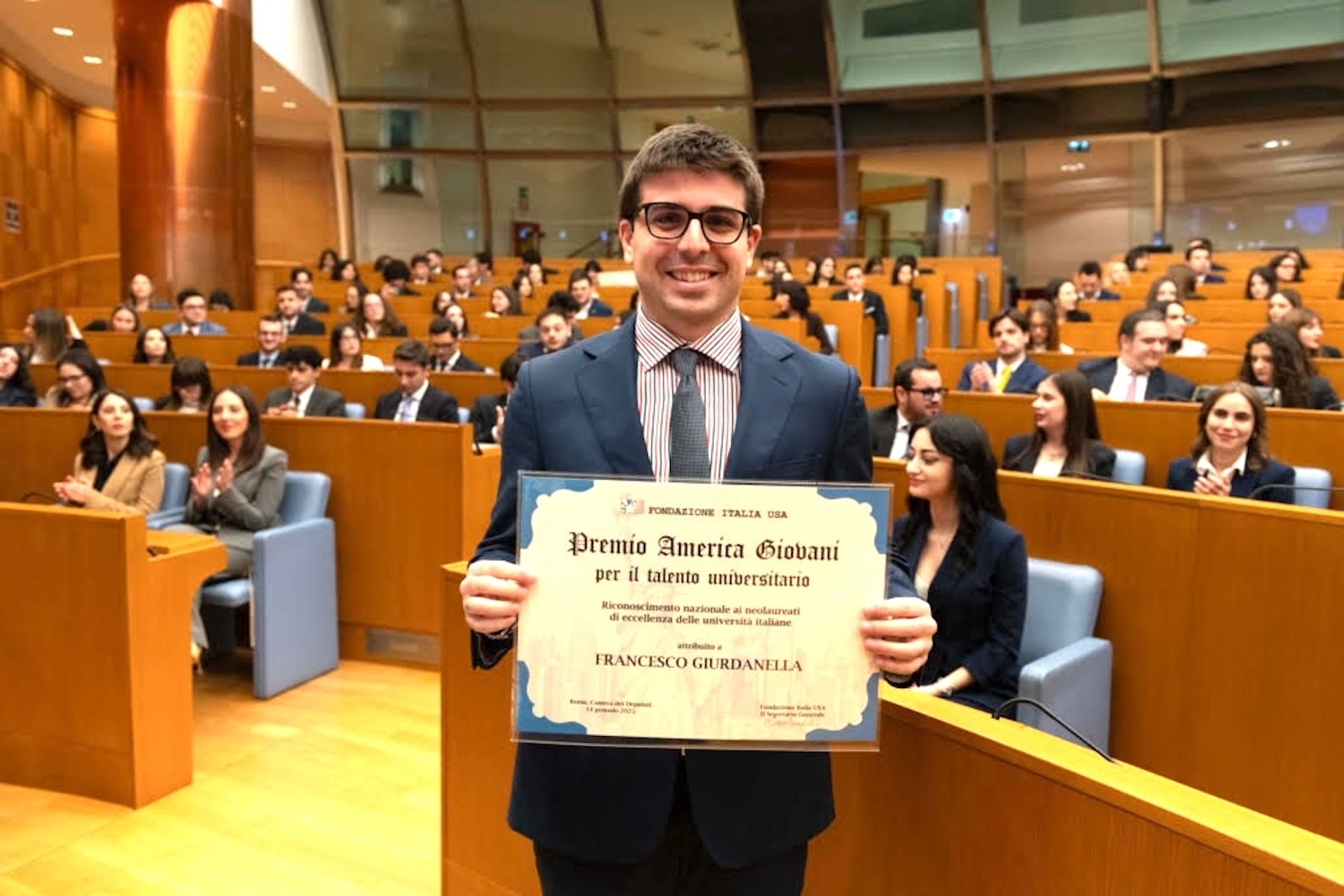 Il laureato ragusano Francesco Giurdanella riceve il Premio America Giovani