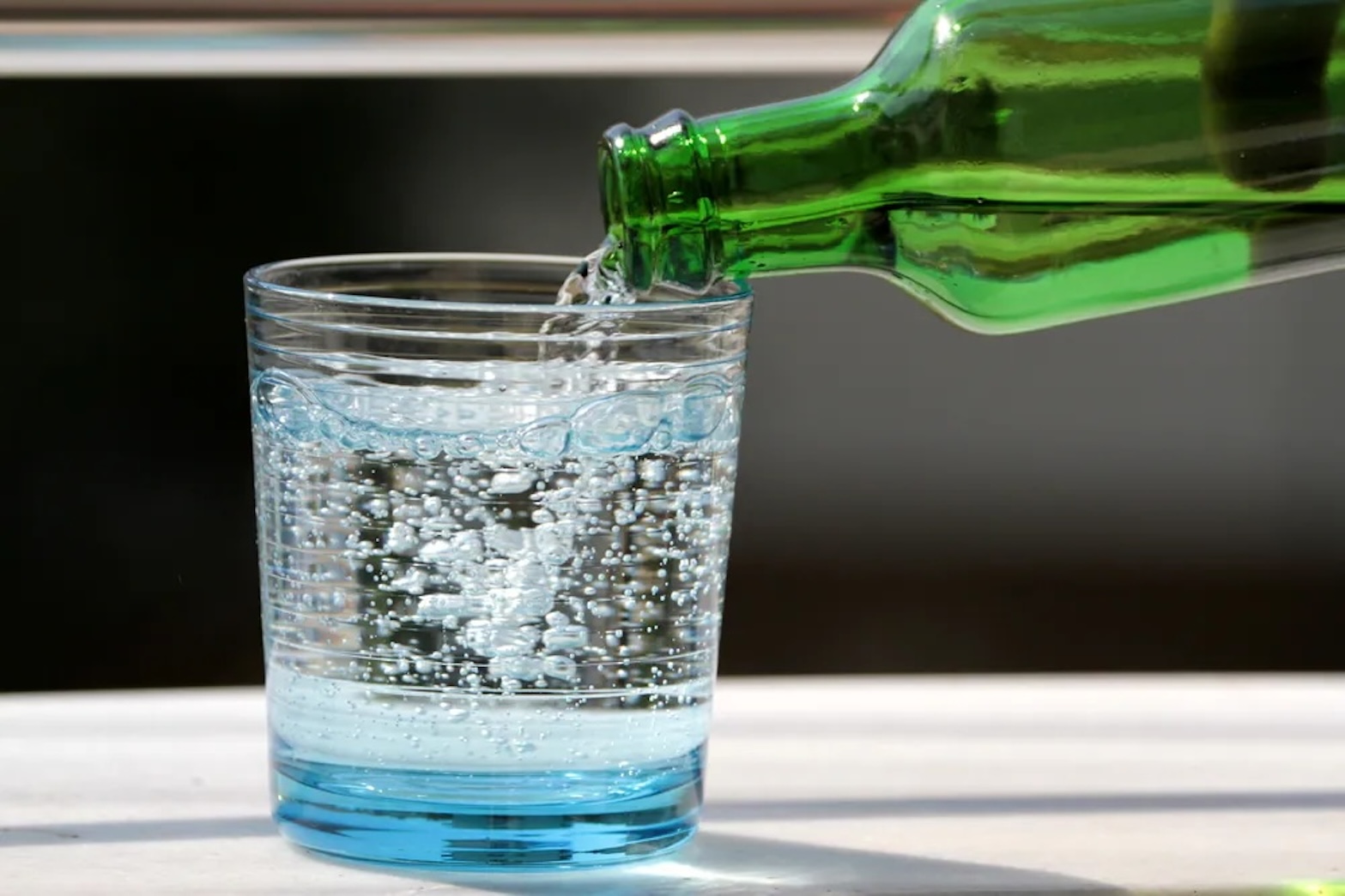 L’acqua frizzante può aiutare a dimagrire. Uno studio giapponese