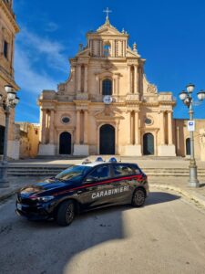 Ispica: Danneggia vetrata Basilica con dei petardi, preso dai carabinieri