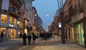 Riaprire alle auto via Roma a Ragusa? Già che ci siamo, apriamo un drive in!
