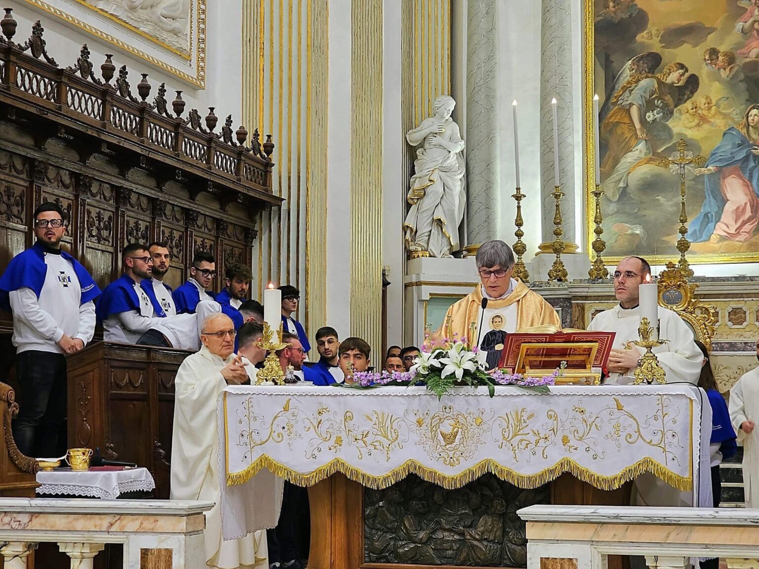 Il “prete coraggio” don Patriciello a Ispica