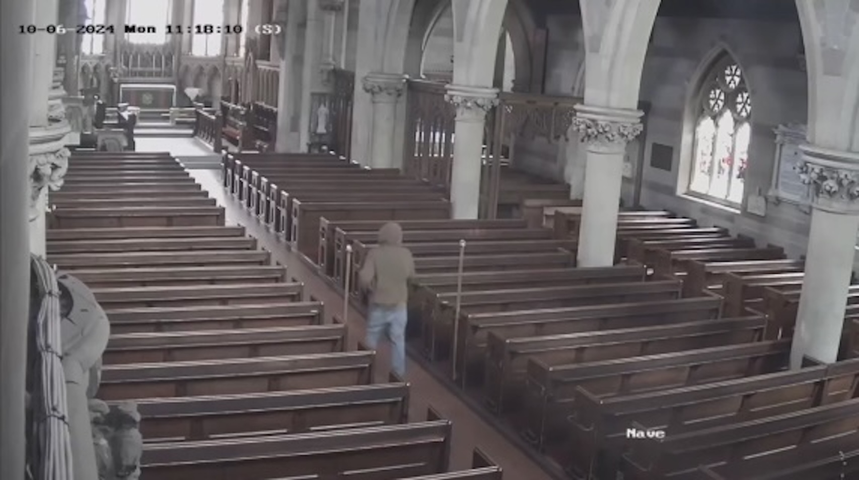 Ladro in chiesa resta ferito durante il furto, individuato grazie alle tracce di sangue