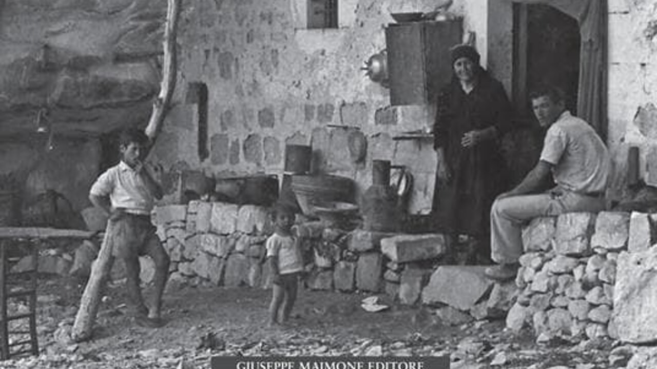 Il libro di Paolo Militello sulle grotte di Chiafura a Palazzolo Acreide