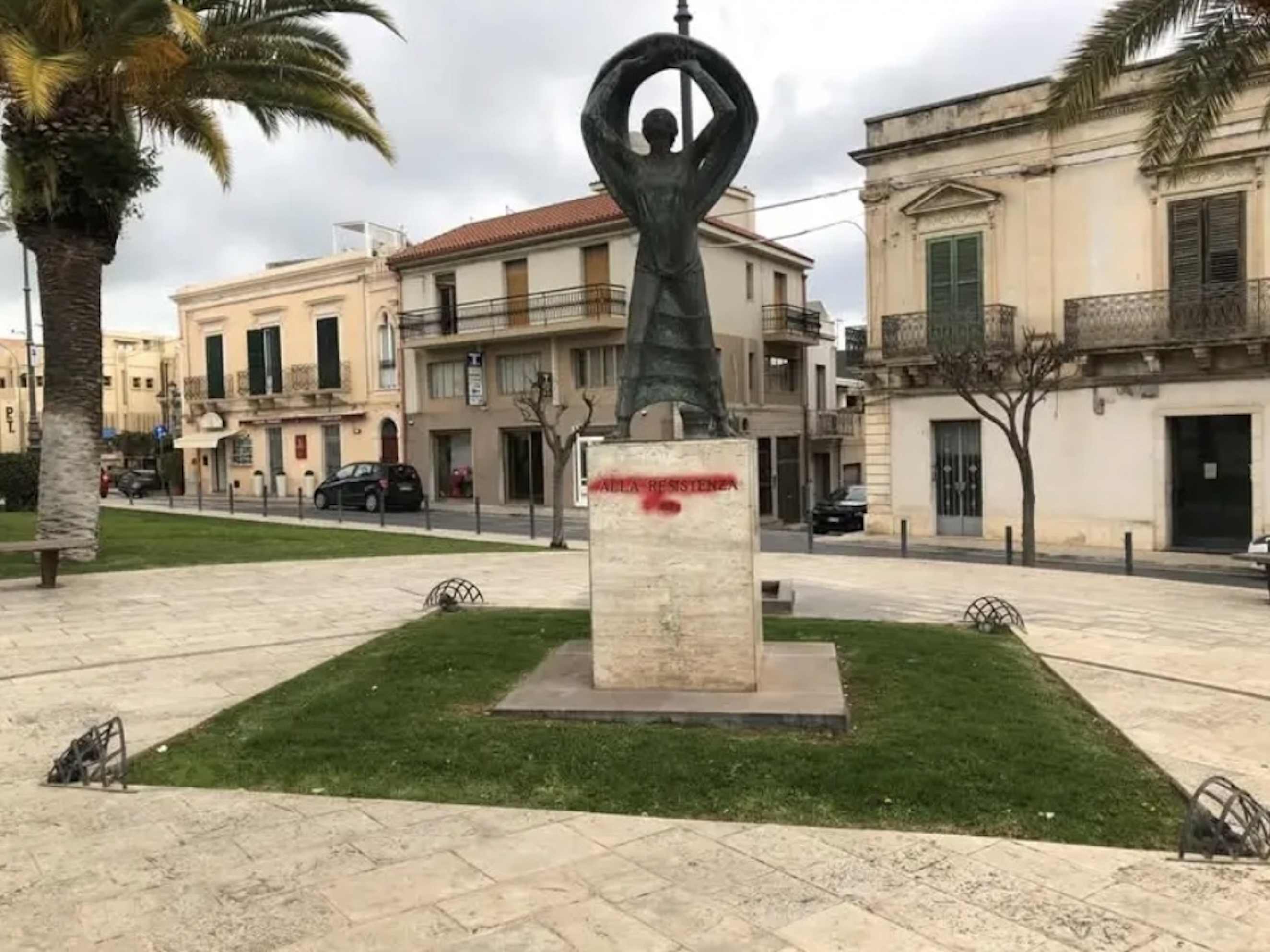 Vandalizzato monumento alla resistenza a Ispica