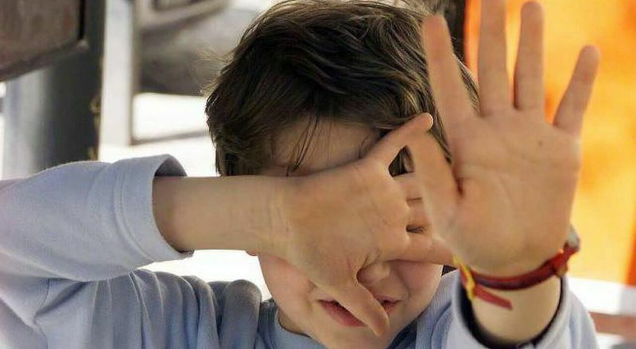 Resta in carcere il padre che ha picchiato il figlio. “Non l’ho fatto apposta”