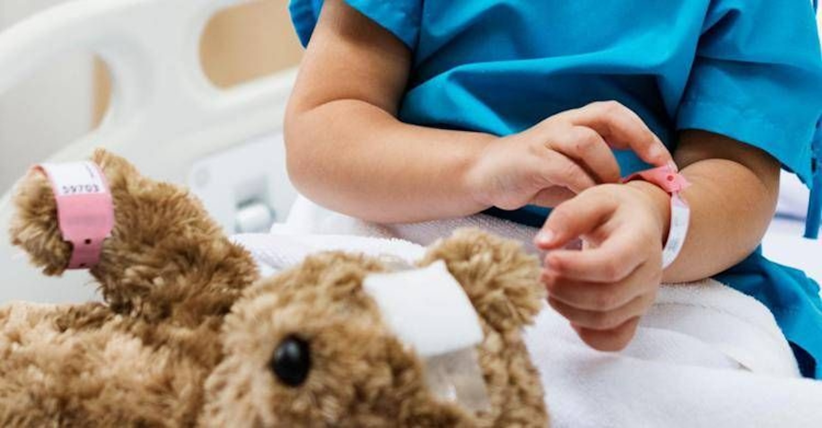 Ex moglie del padre che ha picchiato il bambino: Mi diede un pugno nel sonno, mi fece saltare dente