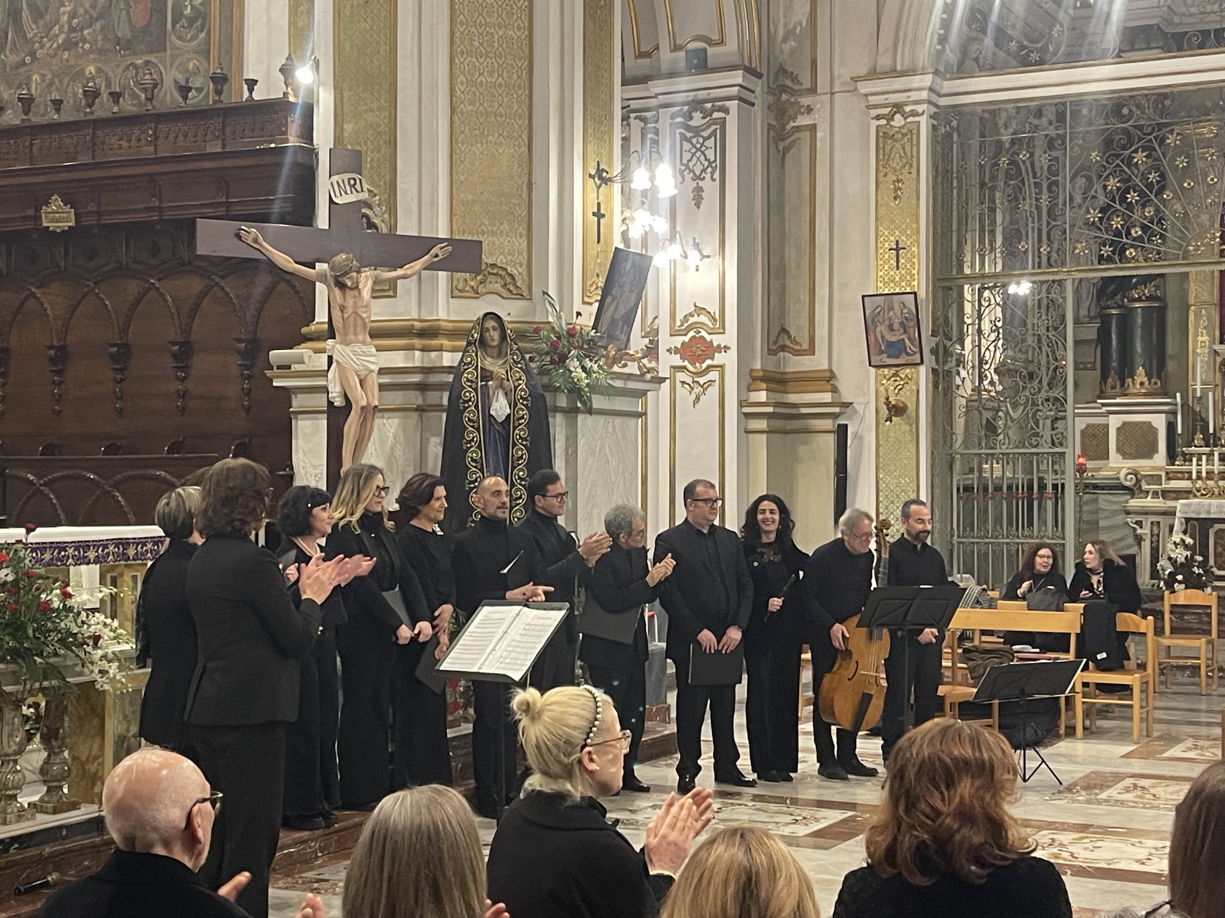 Due cori nel sabato sera di Santa Maria Maggiore a Ispica