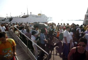 Bimba neonata in una busta della spesa in nave dal Marocco all’Italia per essere venduta