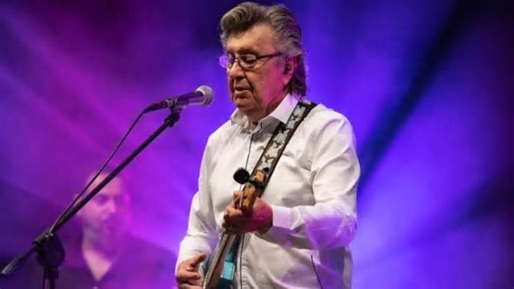 Bobby Solo sviene al concerto dei suoi 80 anni, sui social &ldquo;Sto bene&rdquo;