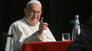 Papa Francesco dimesso domani dal Gemelli