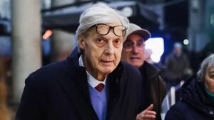 Vittorio Sgarbi ricoverato per depressione al Gemelli di Roma