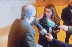 Prodi tira i capelli alla giornalista, il VIDEO della lite a DiMartedì