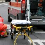 Vittoria, anziano investito da una moto, è in ospedale