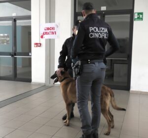 Modica, controlli antidroga della Polizia di Stato nelle scuole