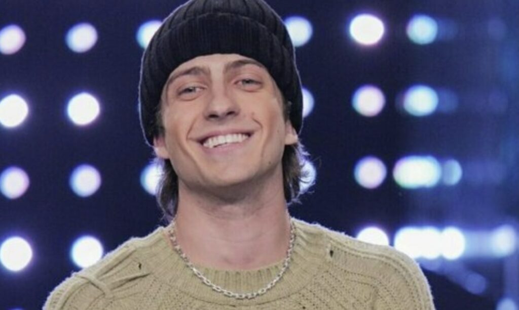 Sangiovanni, la depressione, l'ex fidanzata, l'addio alla musica poi il ritorno