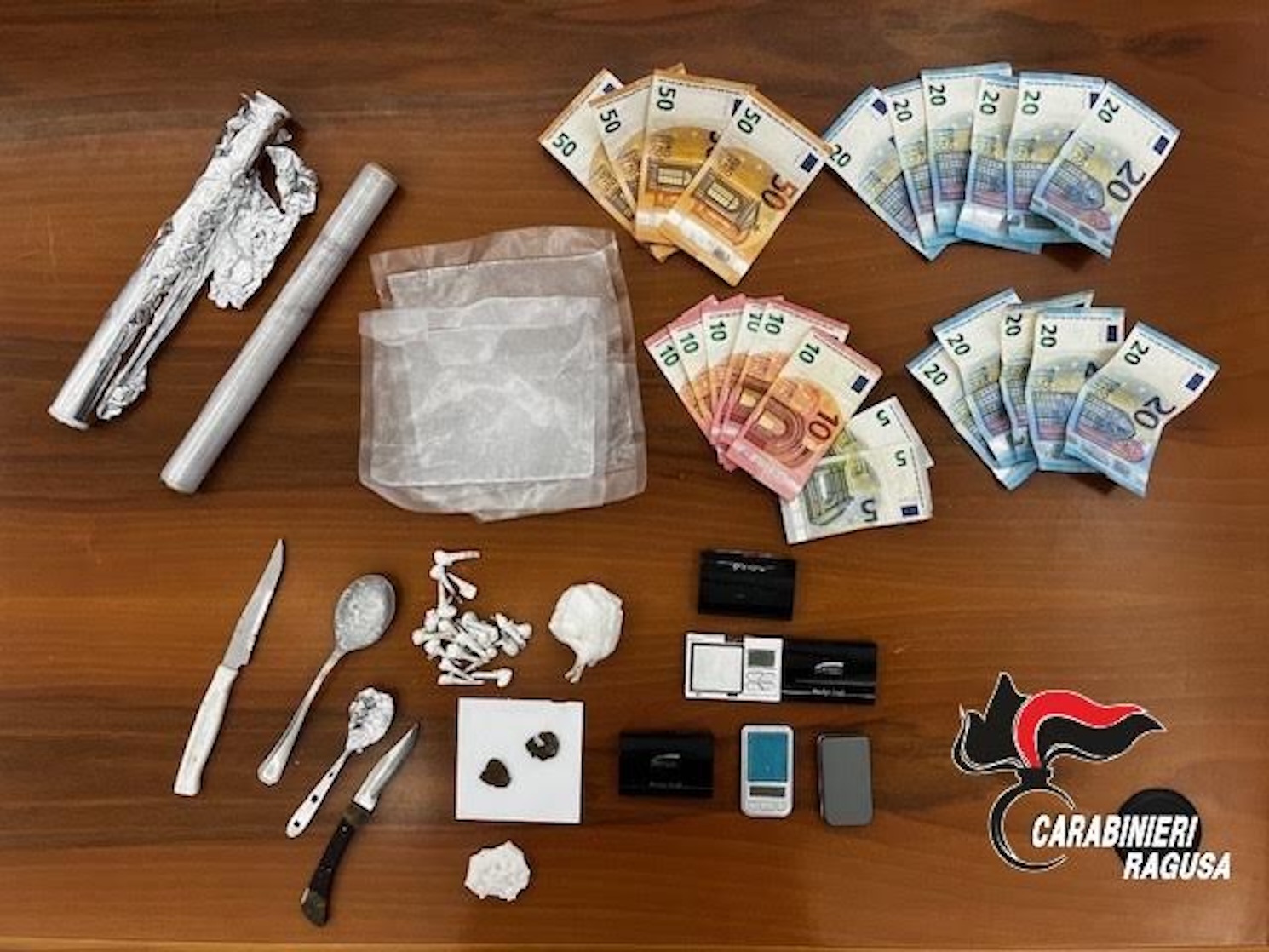 Ragusa: ancora droga tra le vie del centro storico. 2 giovani con 70 grammi di stupefacenti