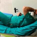 Ragusa, medico picchiato alla guardia medica, picchiatore si sente male, medico deve curarlo