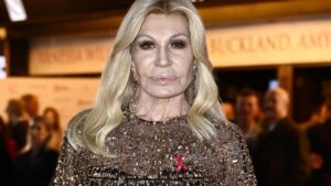 Prada acquista Versace, le dimissioni di Donatella