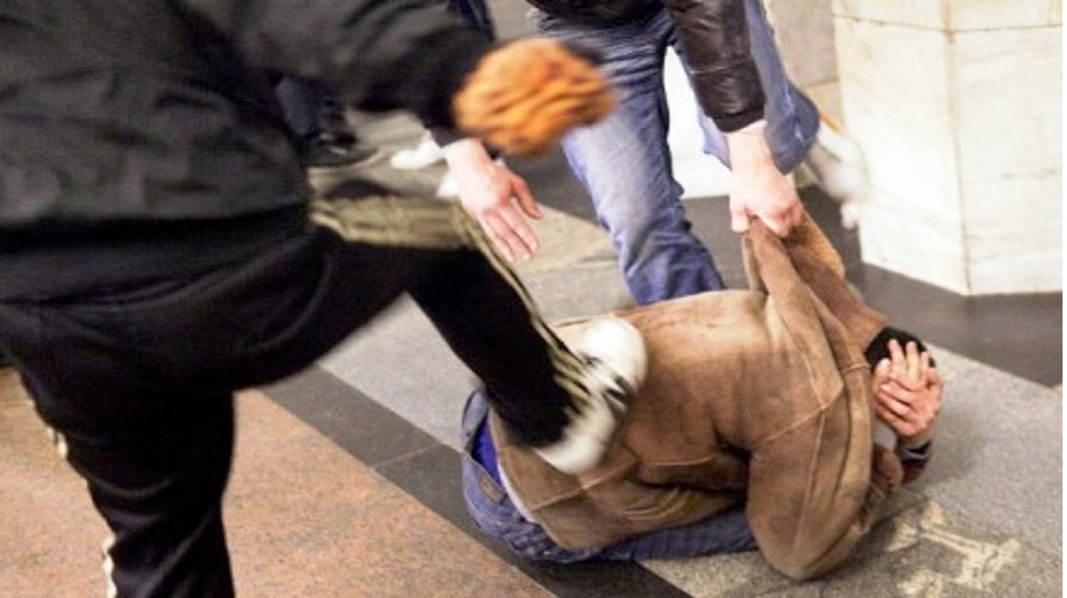 Branco armato per pestaggio e rapina a Vittoria, tre arresti