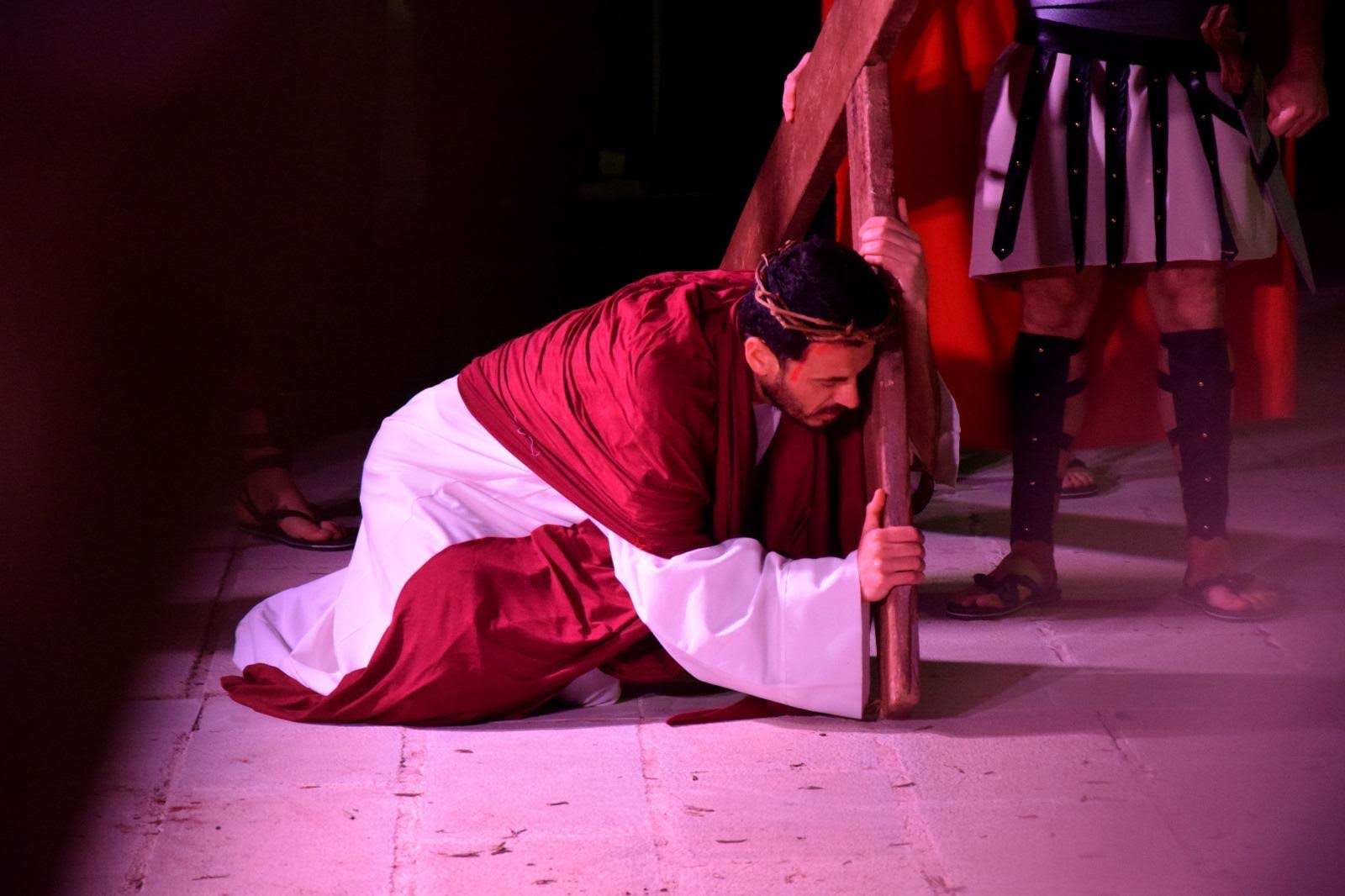 A Comiso ieri sera la rappresentazione itinerante della Passione di Cristo. FOTO