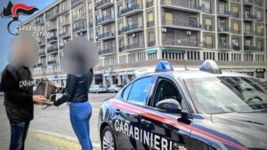 Catania, scippato lo zaino a una studentessa, preso scippatore