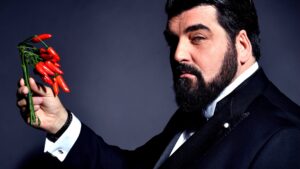 Buon compleanno ad Antonino Cannavacciuolo, lo chef pluridecorato compie 50 anni
