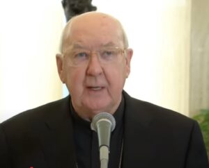 Il cardinal Farrell annuncia la morte di Papa Francesco