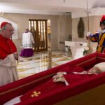 Diffuse le foto della salma di Papa Francesco