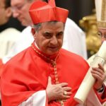 Conclave, il cardinale Becciu: «Ho il diritto di votare»