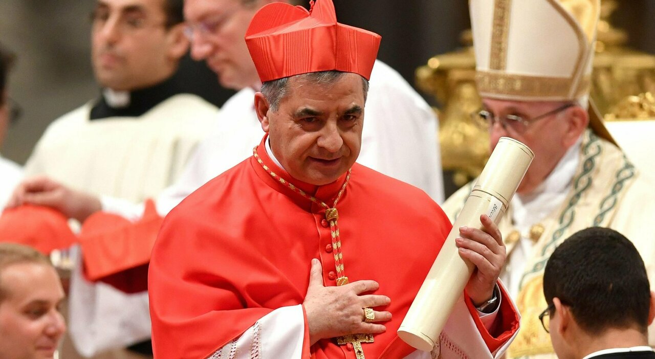 Conclave, il cardinale Becciu: «Ho il diritto di votare». Ma non risulta nell’elenco degli elettori