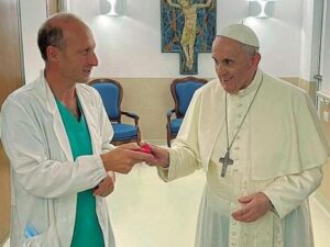 Sergio Alfieri, il medico di Papa Francesco: «Aveva gli occhi aperti