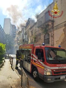A fuoco una casa abbandonata in via Natalelli a Ragusa