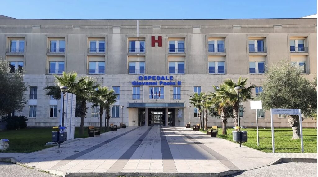 Ragusa, salma da 40 giorni in una cella in attesa di autopsia: 28 indagati tra medici e operatori