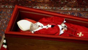 Tanatoprassi, così è stata conservata la salma di Papa Francesco